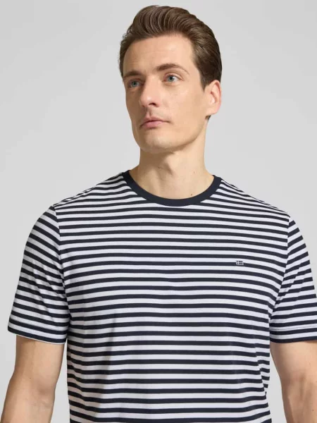 T-shirt o kroju regular fit z wyhaftowanym logo Christian Berg Men granatowa