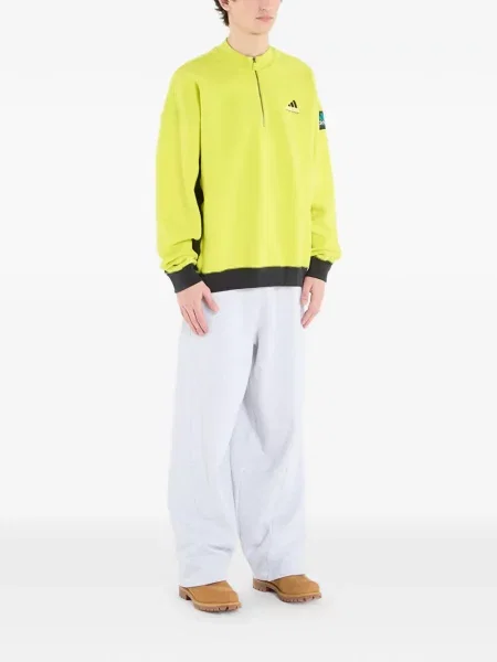 Dlouhé běžecké boty Adidas Terrex s krátkými rukávy s výstřihem do v černé