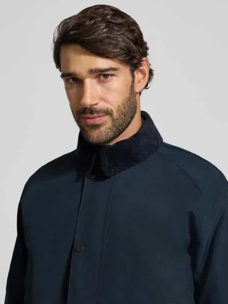 Kurtka funkcyjna o kroju regular fit z kapturem Barbour granatowa