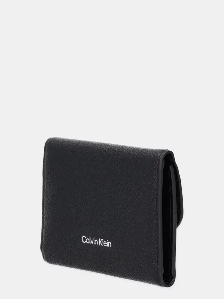 Usnjen etui za kartice Calvin Klein črna