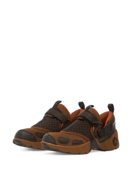 Sneakerși Jordan maro