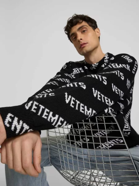Oversize’owy sweter z wełny o dzianinowym wyglądzie Vetements czarny