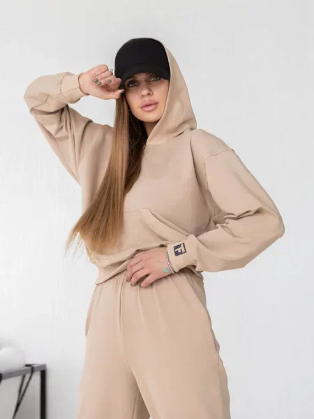 Женский спортивный костюм с капюшоном бежевий