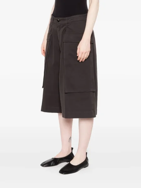 Pantaloni scurți cargo True Avenue maro