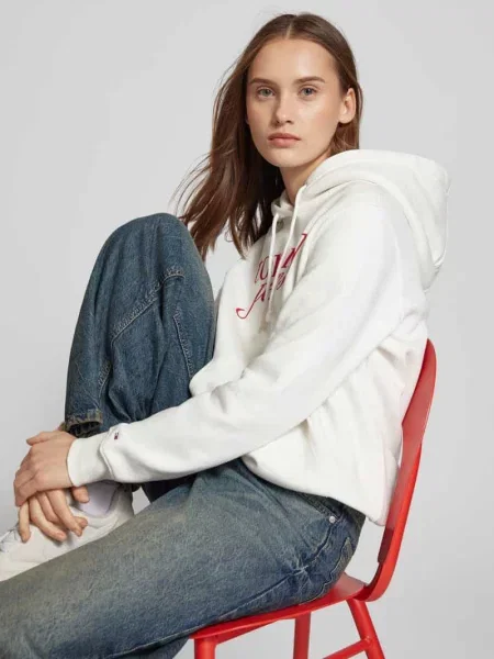 Tommy Jeans bluza beżowy z kapturem z nadrukiem białe