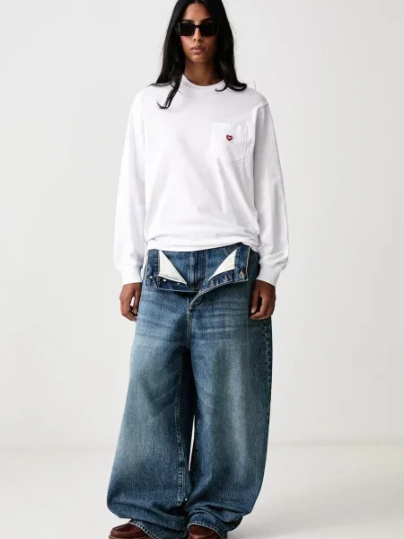 Футболка Carhartt Wip с сердечками