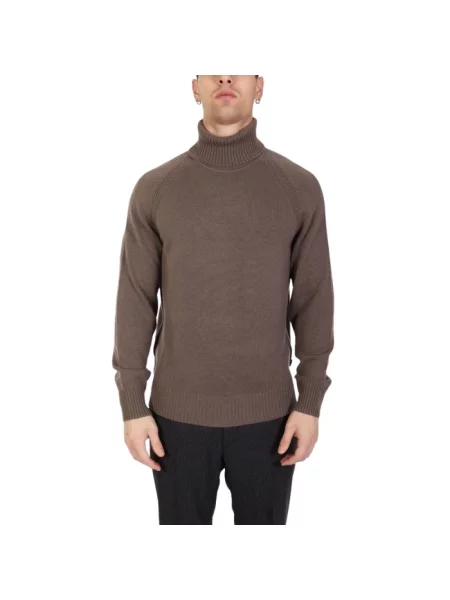 Dzianinowy sweter z golfem Boss brązowy