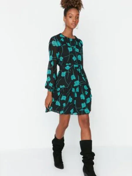 Rochie Trendyol cu model floral negru