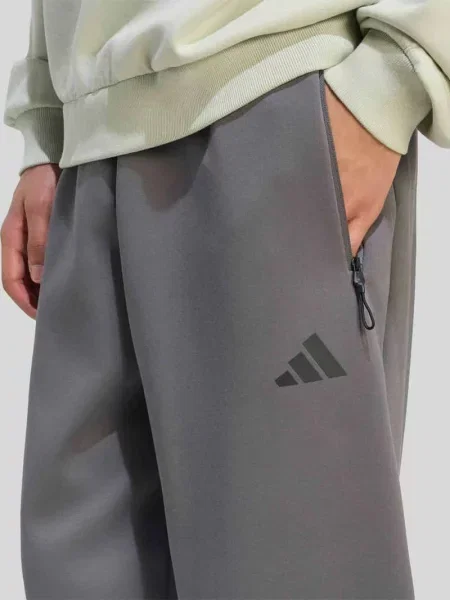 Spodnie dresowe o kroju regular fit z domieszką bawełny Adidas Sportswear