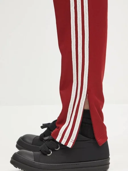 Спортивні штани adidas Originals з аплікацією бордовий