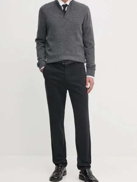 Панталон Boss Orange кафяво с кройка тип чино черно