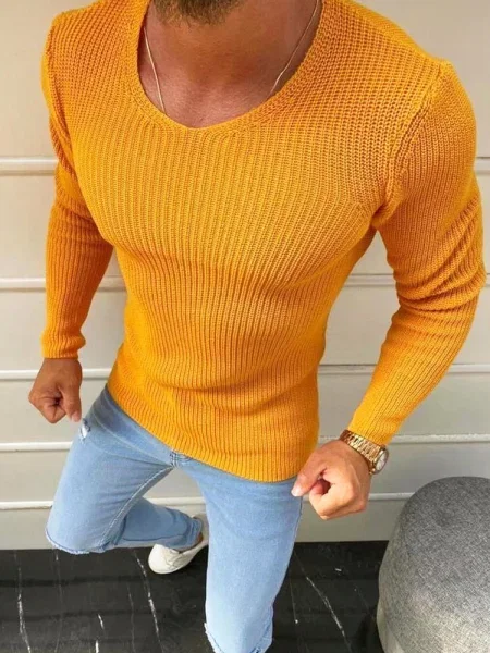 Sweter wkładany przez głowę żółty