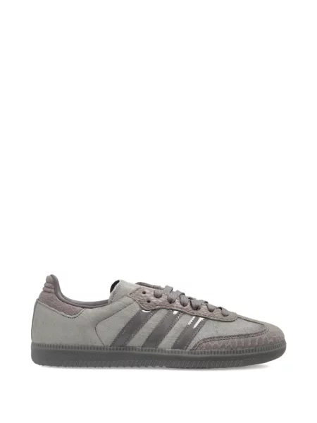 Top Adidas cu dungi cu broderie roșu