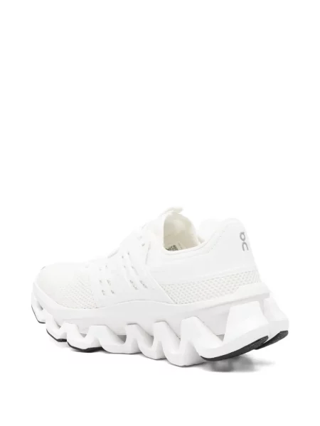 Fűzős csipkés sneaker On fehér