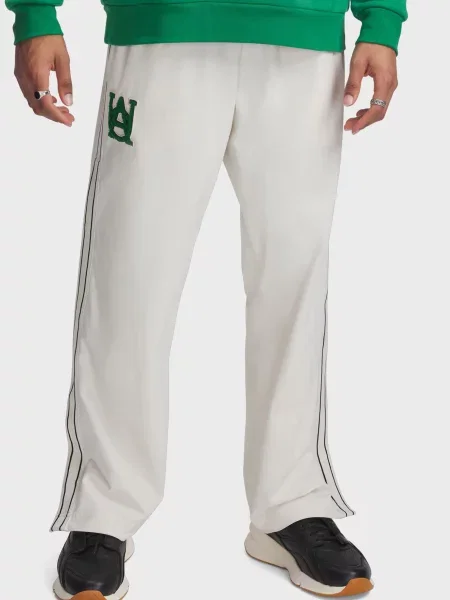 Щелчок брюки Under Armour белые