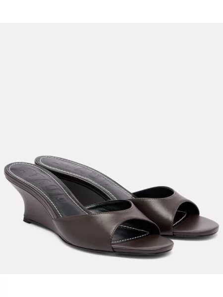 Papuci tip mules Staud din piele cu pană maro