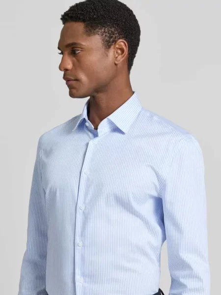 Koszula casualowa o kroju slim fit z kołnierzykiem typu kent Jake*s błękitna