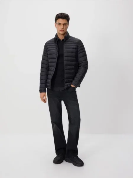 Стеганая куртка Reserved с высоким воротником черная