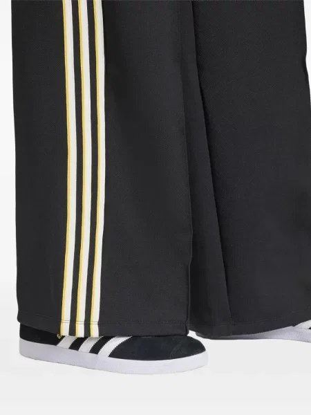 Top Adidas cu decolteu rotund cu dungi cu umerii deschiși negru
