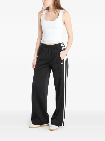 Dlouhé běžecké boty Adidas Terrex s krátkými rukávy s výstřihem do v černé