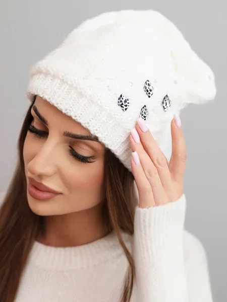 Căciulă Kesi de lână cu aplicații alb