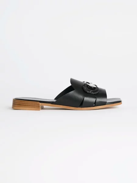 Кожени чехли Karl Lagerfeld PETALO BROOCH SLIDE черно