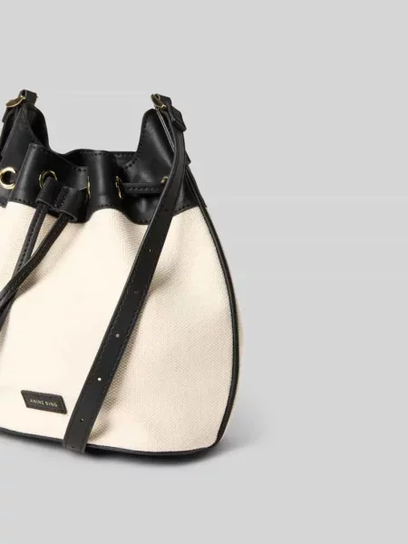 Torebka typu Bucket Bag z naszywką z logo Anine Bing beżowy