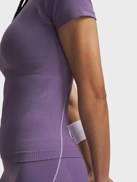 Бесшовная спортивная футболка Under Armour фиолетовая
