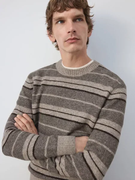Sweter z dzianiny z mieszanki wełny i alpaki w paski średni Mężczyzna M MANGO MAN brązowy