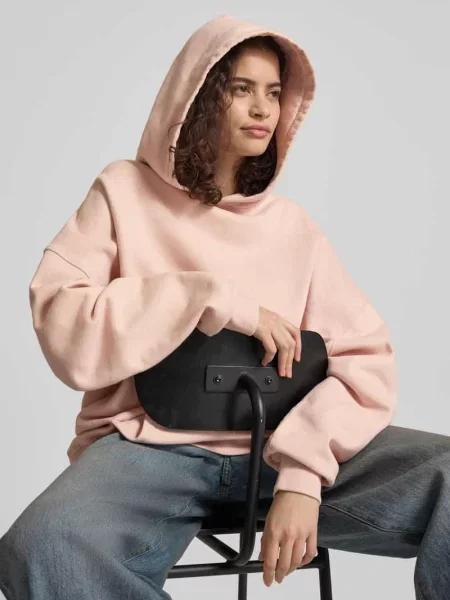 Bluza z kapturem o kroju oversized z kieszenią kangurka Karo Kauer