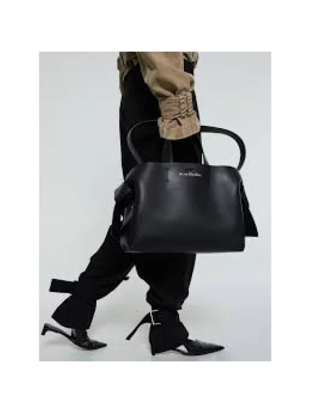 Torebka Acne Studios skórzana pikowana czarna