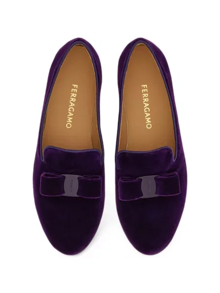 Loafersy Ferragamo fialová