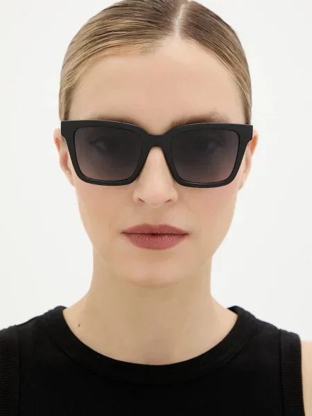 Солнцезащитные очки Love Moschino черные