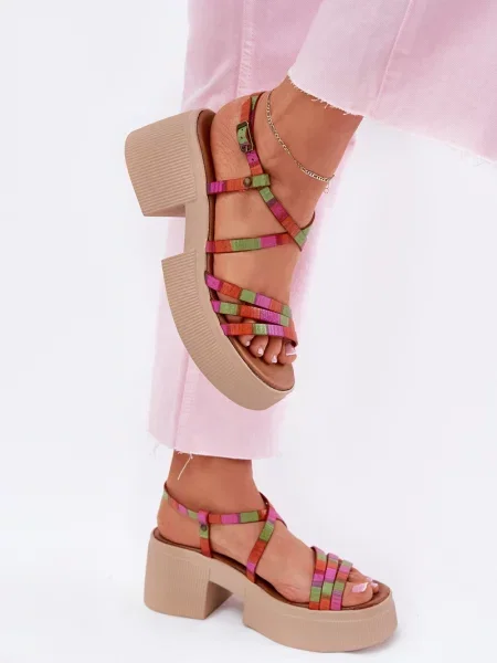 Usnjene sandali Maciejka oranžna