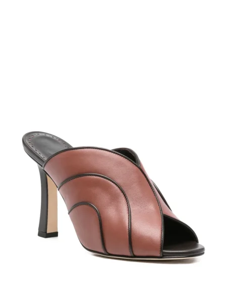 Sandale Manolo Blahnik din piele maro