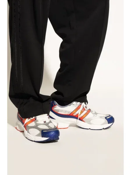 Sneakerși Adidas Ozweego din piele de căprioară alb