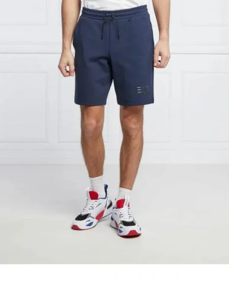 Pantaloni scurți