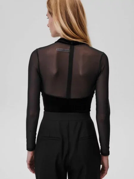 Класична блуза Undress Code чорна