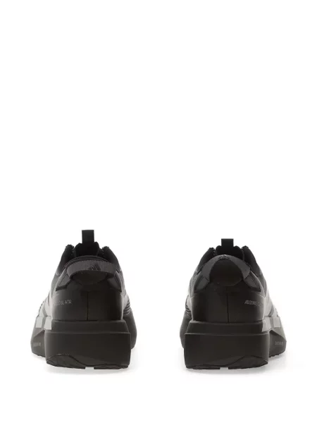 Dlouhé běžecké boty Adidas Terrex s krátkými rukávy s výstřihem do v černé