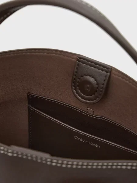 Сумка Calvin Klein с пряжкой коричневая