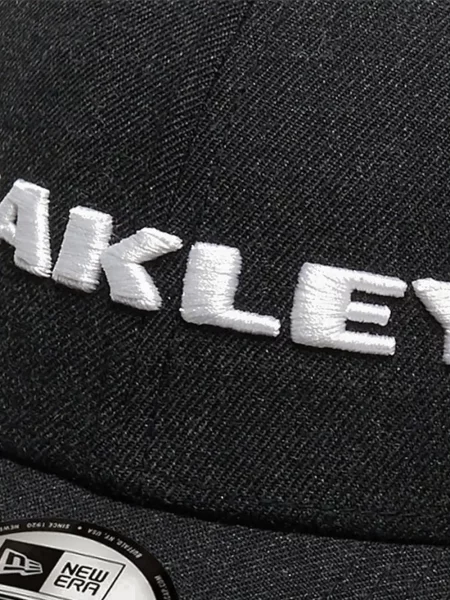 Šilterica Oakley crna