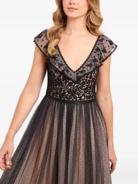 Rochie Needle & Thread cu volane din dantelă de costum negru