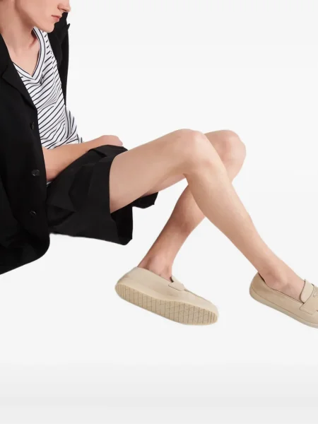 Pantofi loafer Prada din piele de căprioară