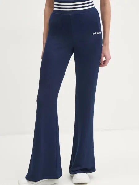 Спортен панталон adidas Originals FLARED PANTS с апликация тъмносиньо