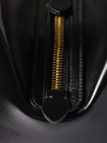 Geanta de piele Miu Miu din piele negru