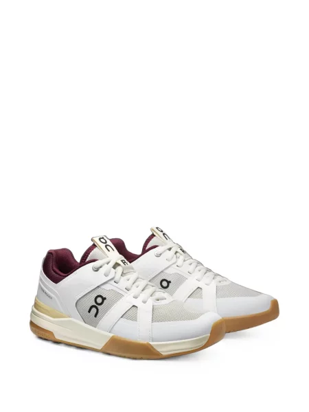 Sneakerși On alb