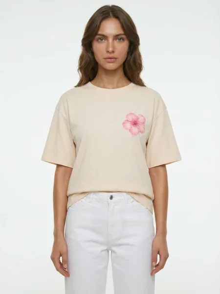 Футболка з квітковим візерунком пшеничний