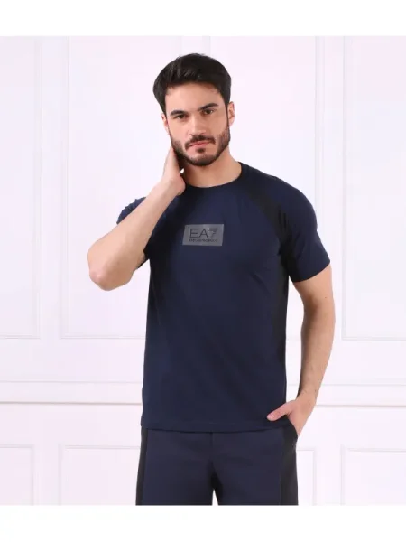 Tricou