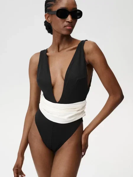 Undress Code jednoczęściowy strój kąpielowy Aura Swimsuit miękka miseczka czarny