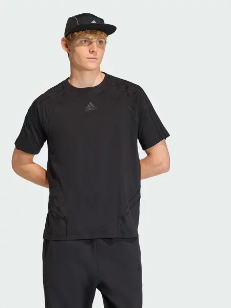 Футболка adidas чорний